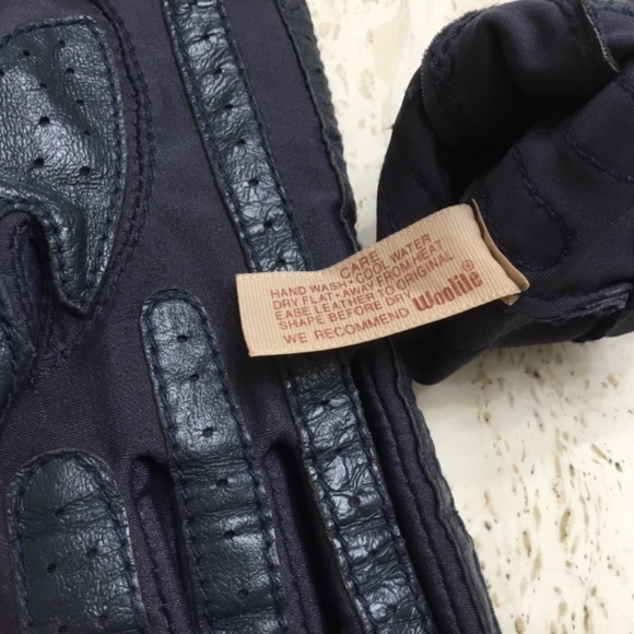 Isotoner Women’s Dark Navy Gloves - Picture 4 of 4